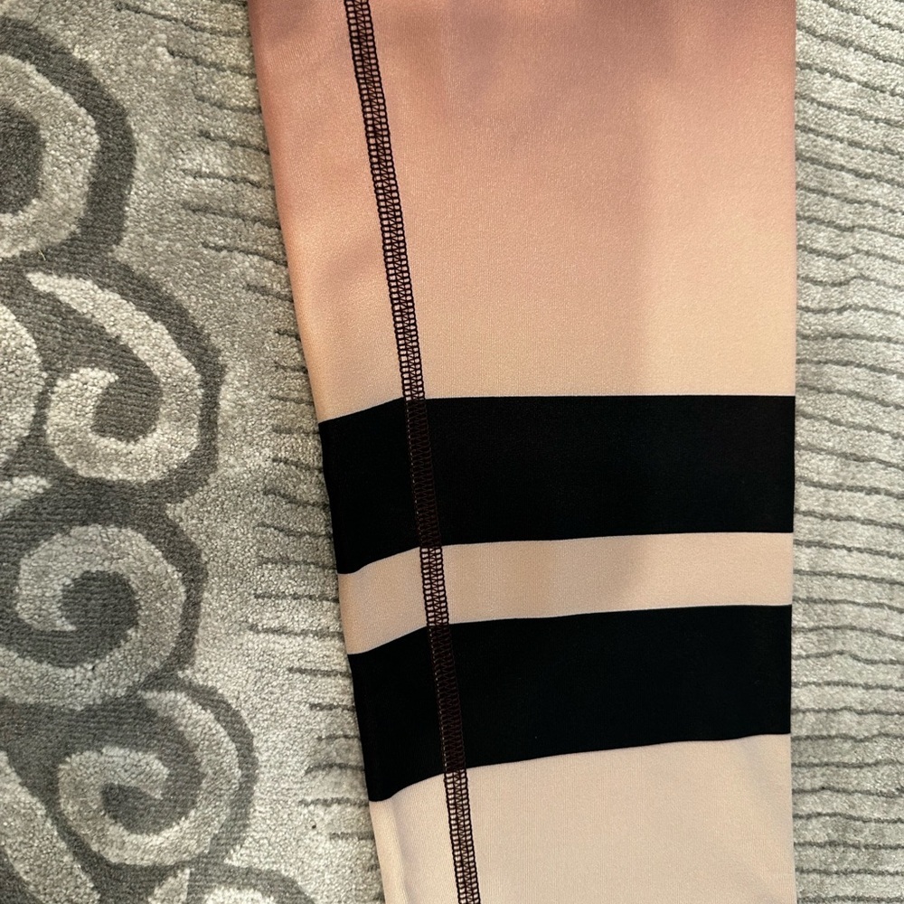 ALO Yoga women’s Gradient Leggings - Brown and burgundy - Picture 3 of 4